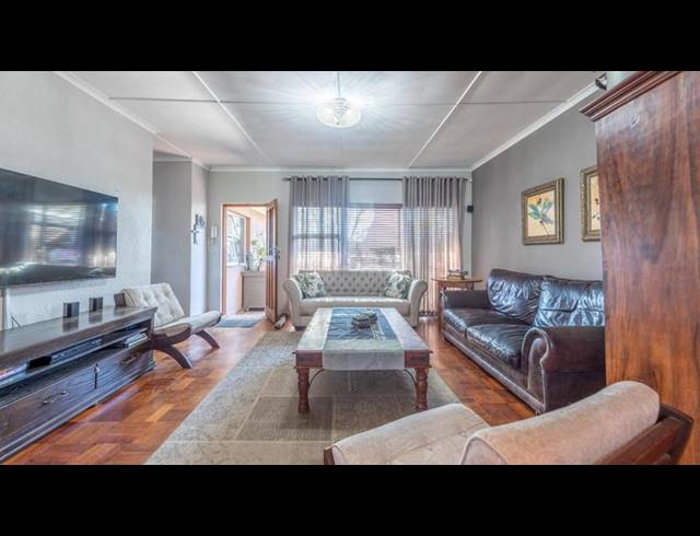 3 BEDROOM HOUSE FOR SALE IN OAKDALE